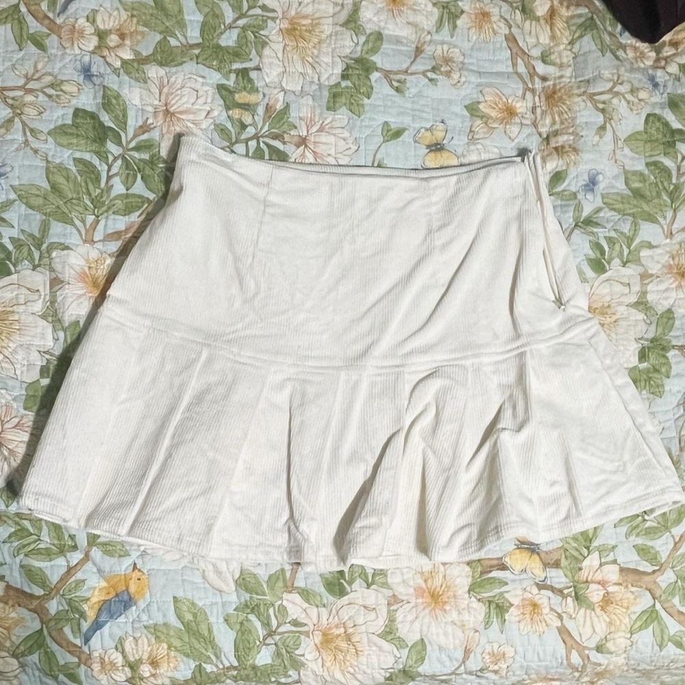 White Mini Skirt 🕊️🤍